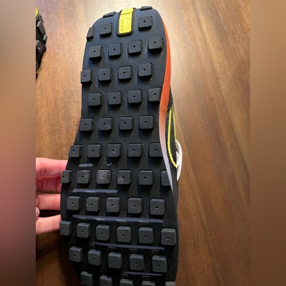 Size 10 Mens Nike Waffle One Shoes Black Yellow Strike Crimson DM9049-001 - Picture 6 of 9